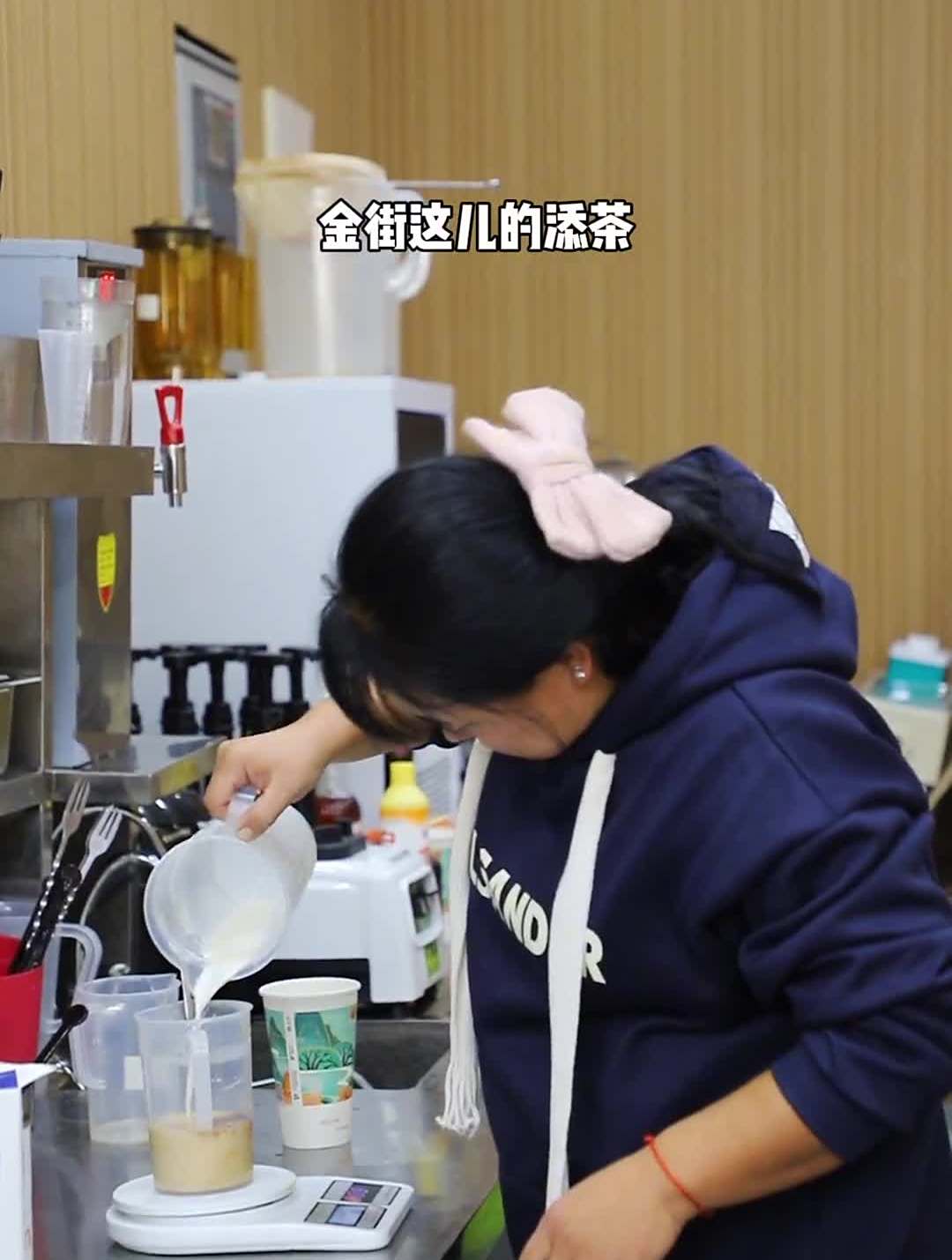 啥也不服就服这大姐,抹茶奥利奥厚乳真的好喝~奶茶