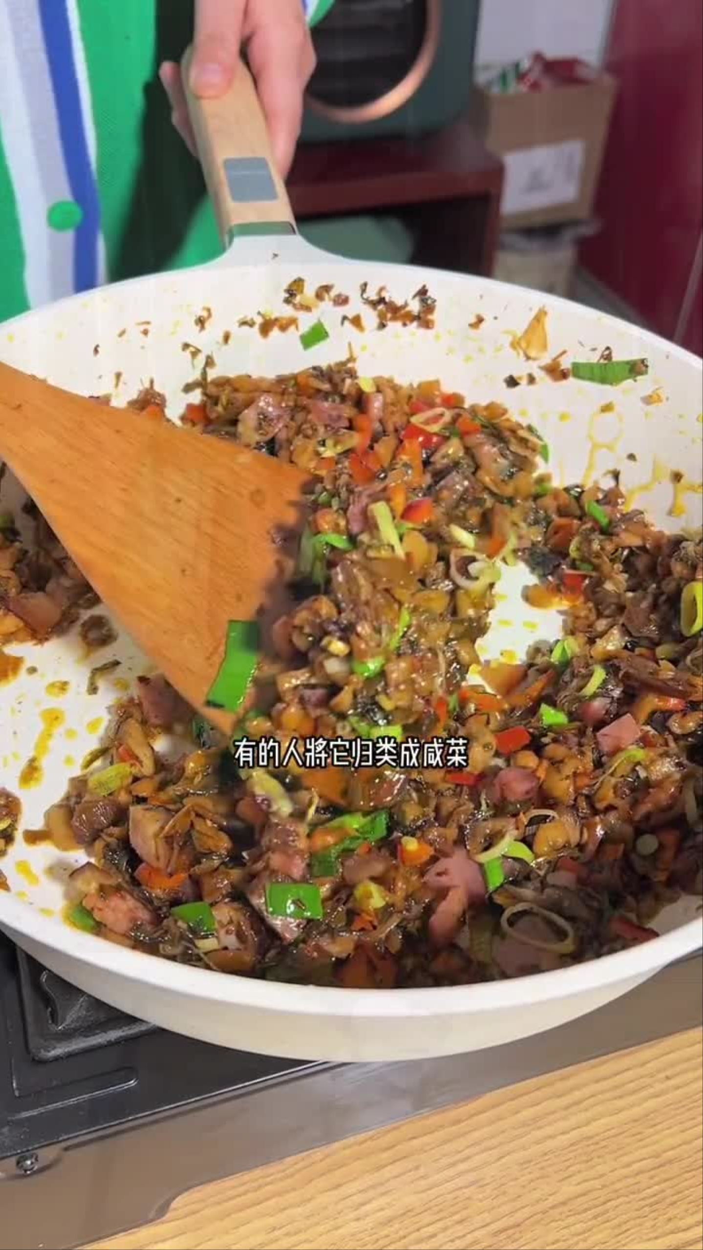 今天炒个腊肉外婆菜,又多吃了两碗米饭