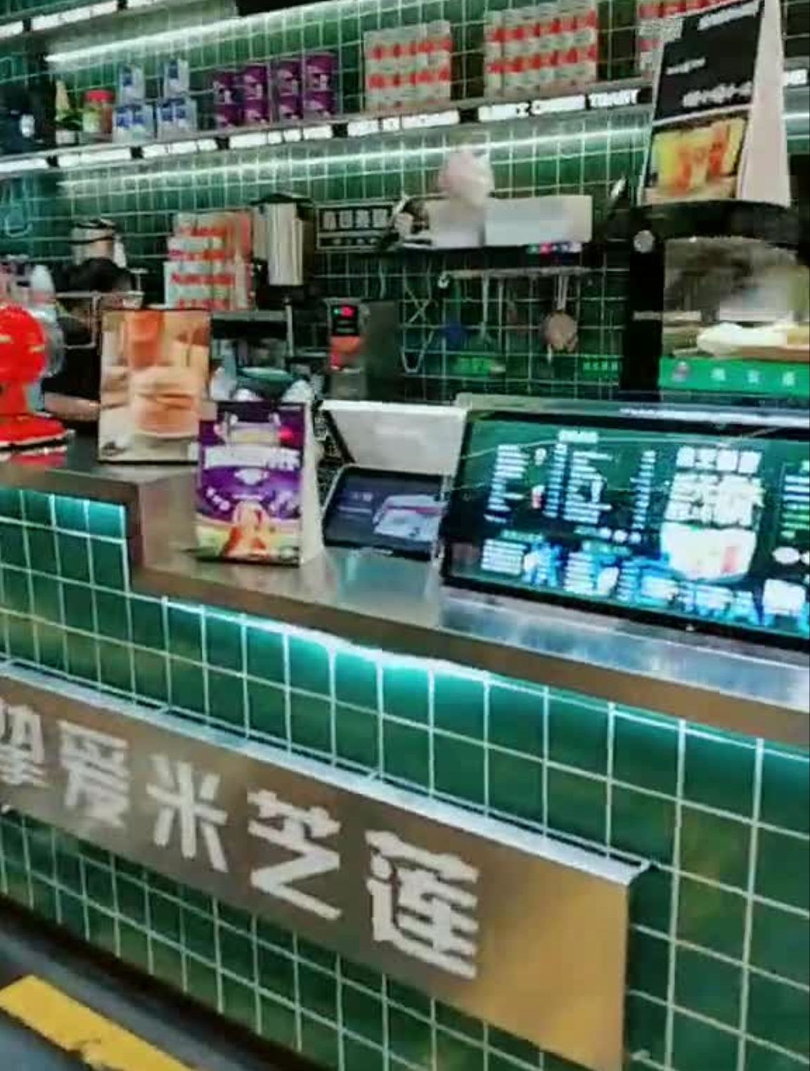 奥园广场的这间米芝莲的鸡蛋仔好吃,推荐!