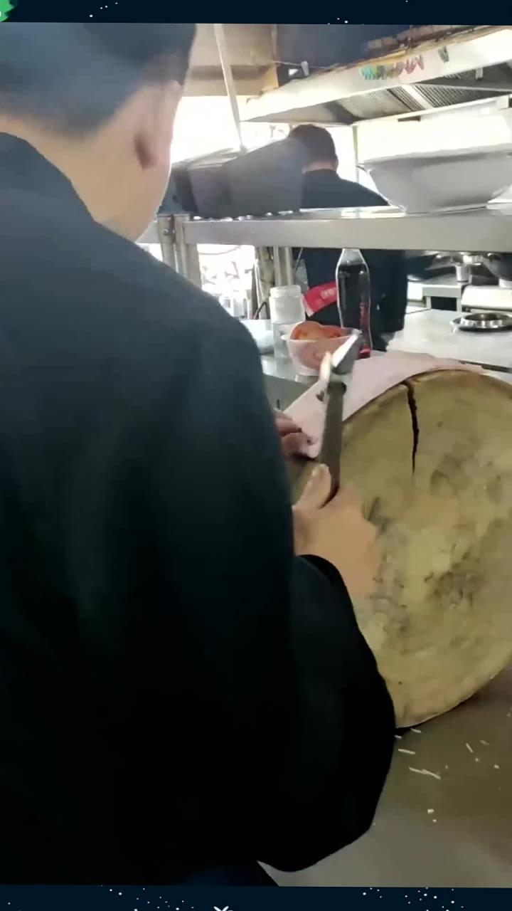 店里来了个月薪8000的配菜师,刚来第一件事情,就令人刮目相看!