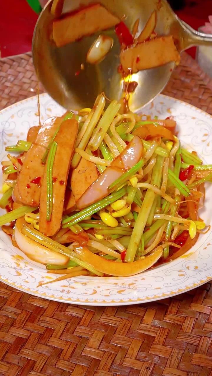 芹菜炒豆芽的家常做法,好吃下饭
