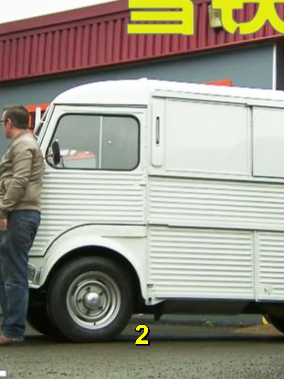 一辆60年车龄的面包车,被车贩子翻新后竟成了摆摊车之王2