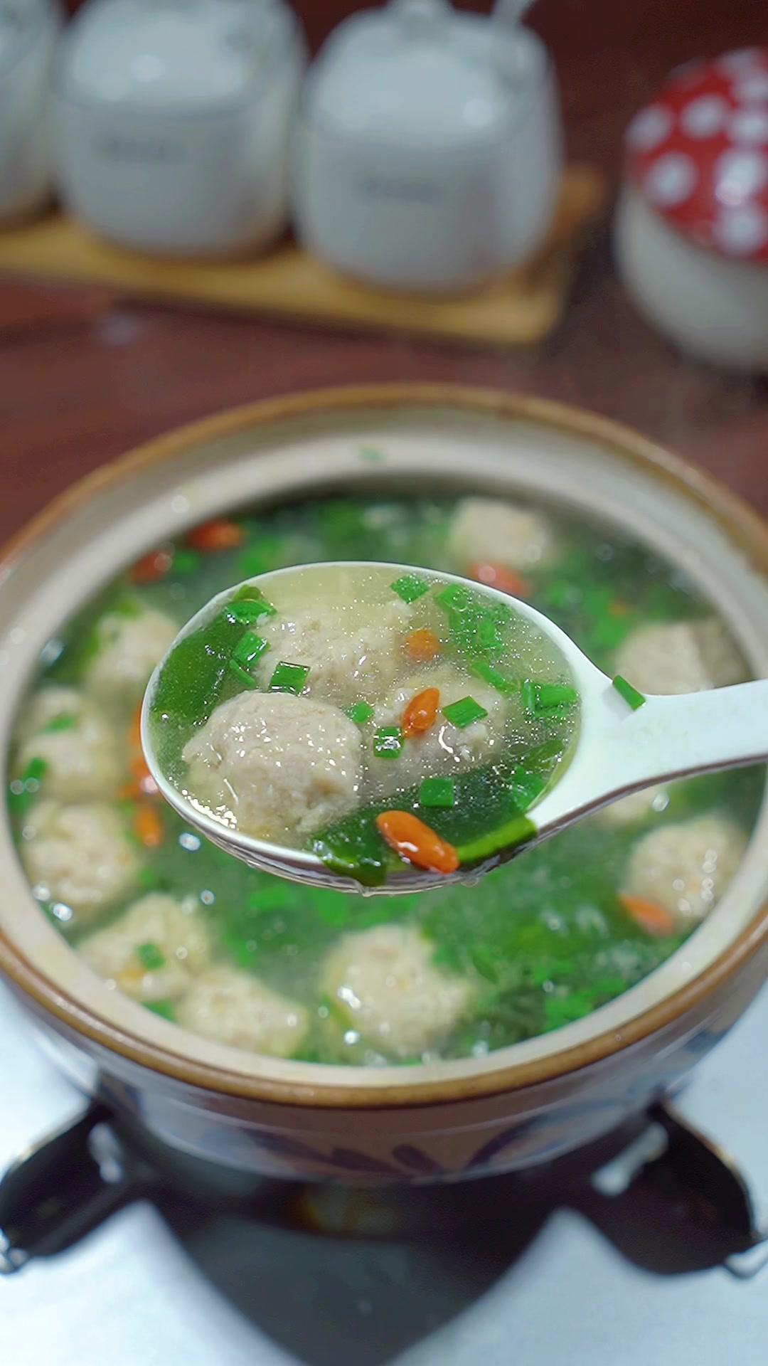 家里有不爱吃饭的孩子,一定要试试这个山药丸子裙带汤