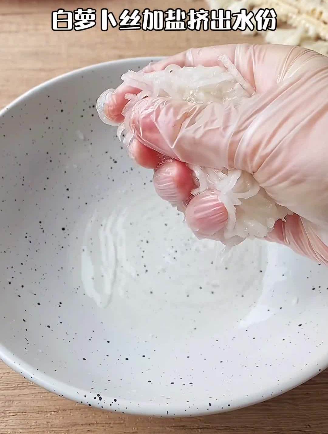 10个月宝宝辅食|冬季多吃白萝卜,做这个萝卜丝煎蛋饼
