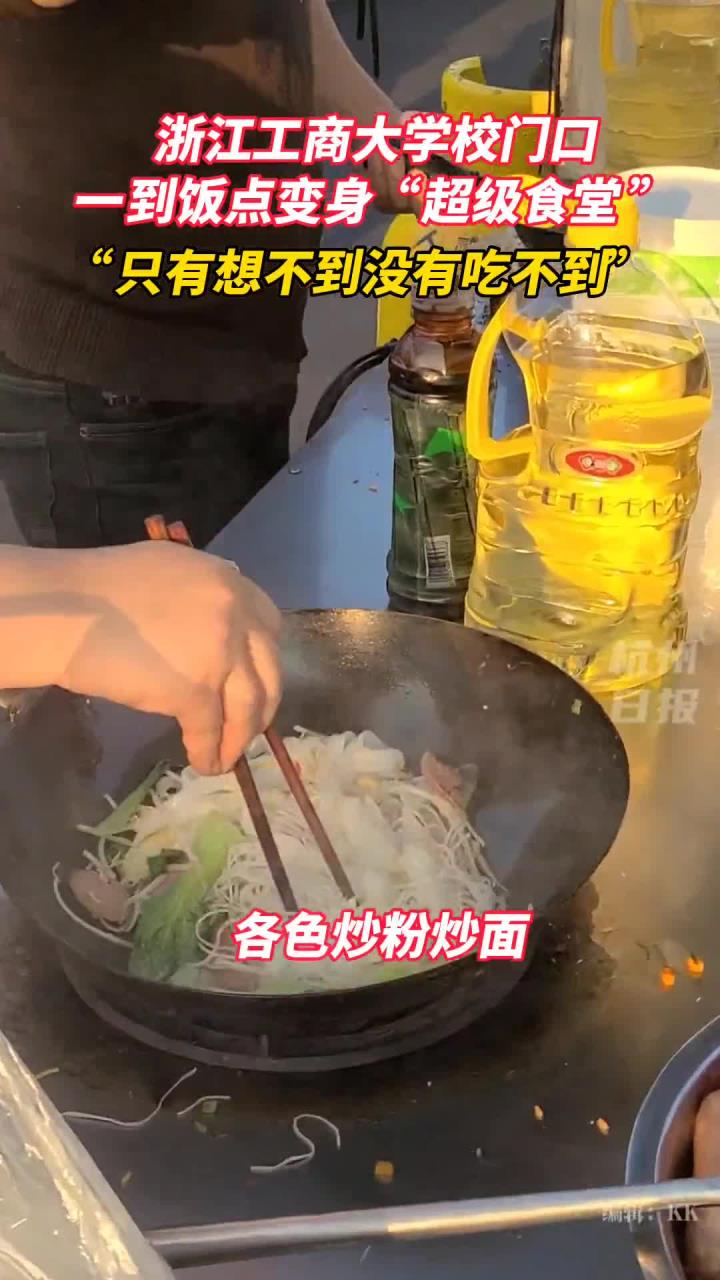 大学门口一到饭店就变身超级食堂 学生说想吃什么都能吃到