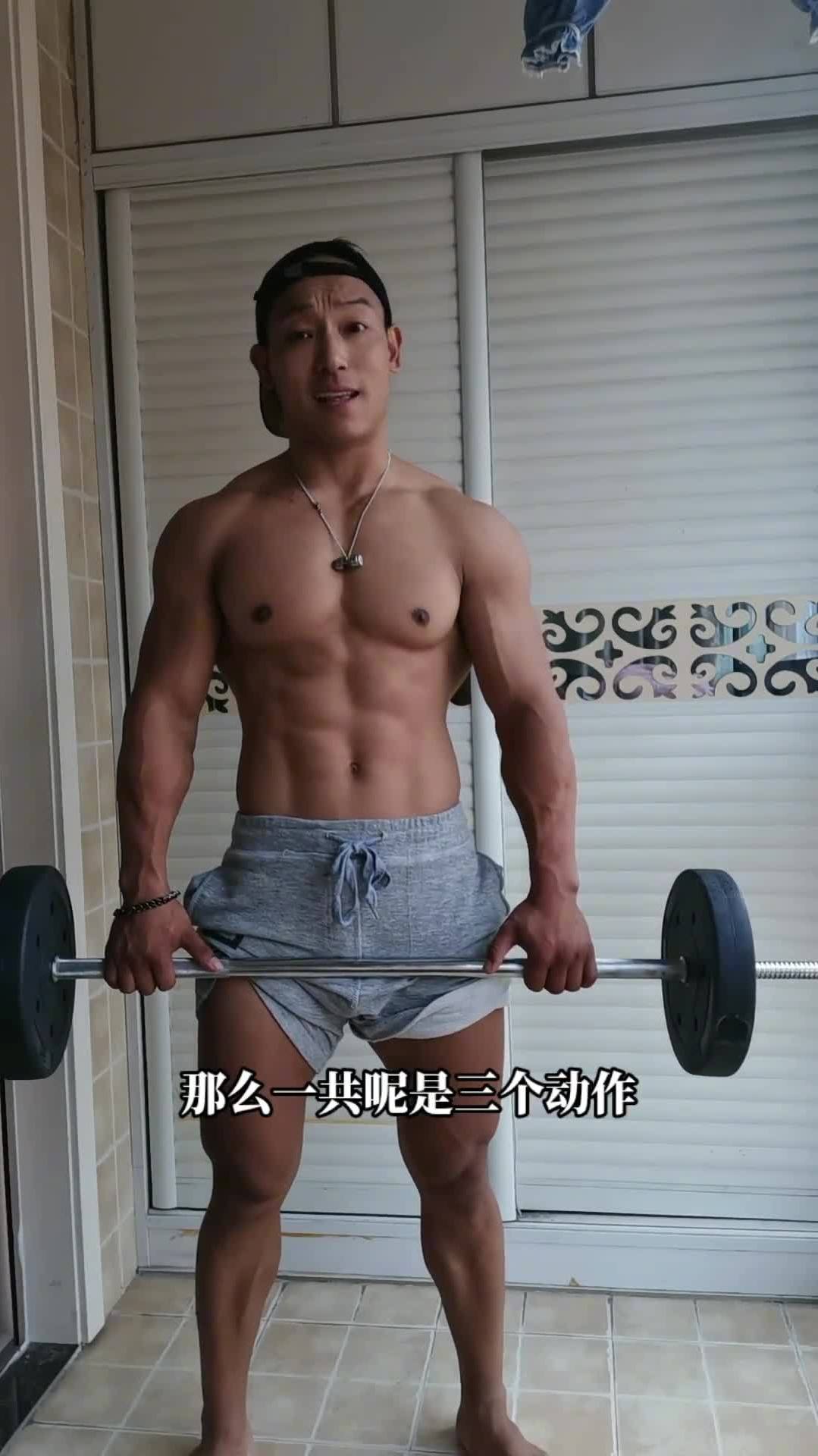 三个动作腿部肌肉训练!一起加油家庭健身腿部训练