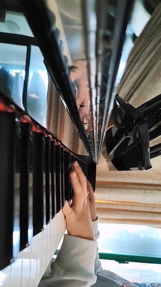 小朋友弹奏《大鱼海棠》钢琴曲完整版,悠扬动听