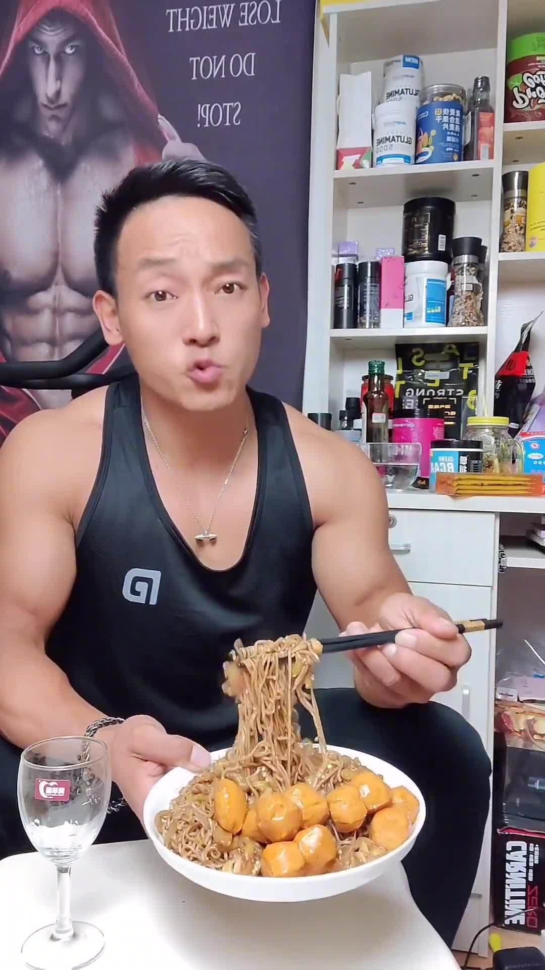 荞麦面属于粗粮中午晚上都可以吃减肥餐减脂晚餐荞麦面