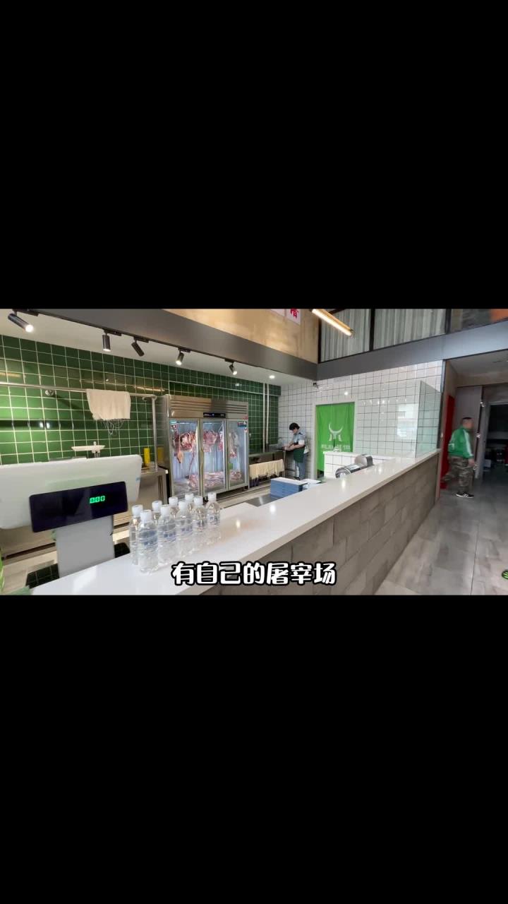 他家在拜泉干了三十多年的牛羊肉店,有自己的屠宰场