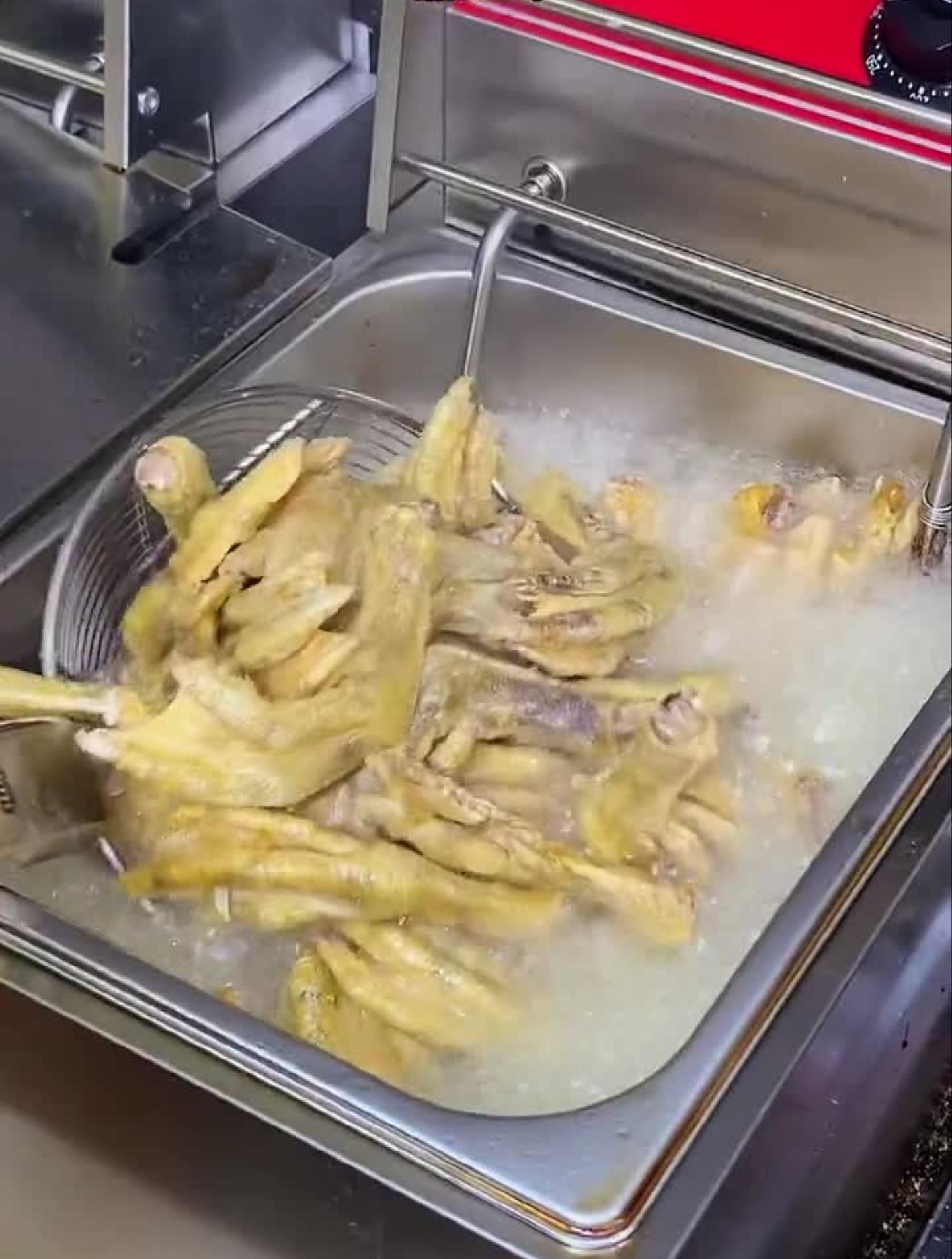 只只都嘎嘣脆的炸鸭爪,吃过都说好!