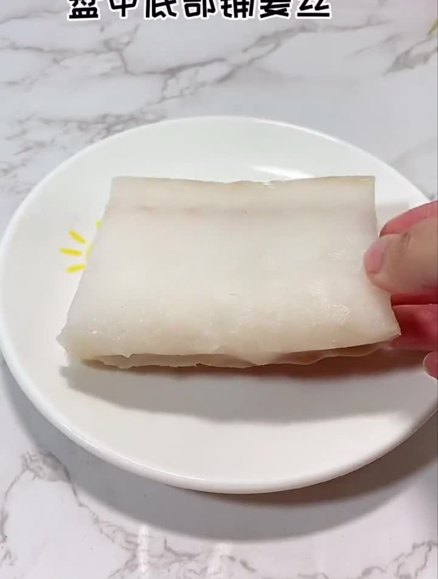鳕鱼营养价值很高,肉质鲜嫩刺少,特别适合小宝宝
