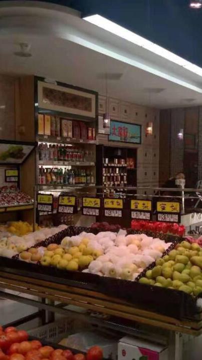 小区门口新开了间蔬菜水果店,两个月便在同行中胜出,值得探究
