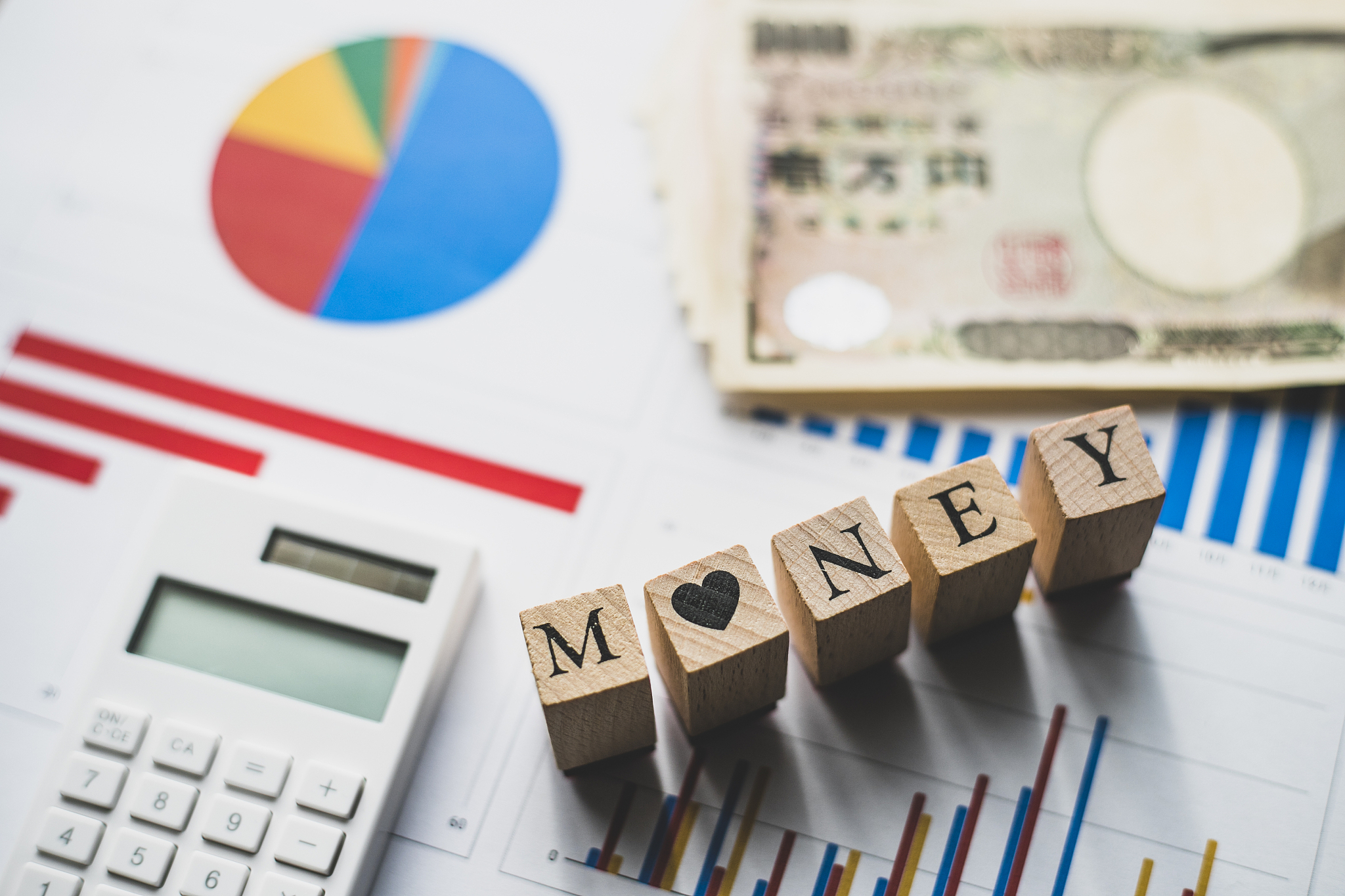 英国央行维持基准利率不变