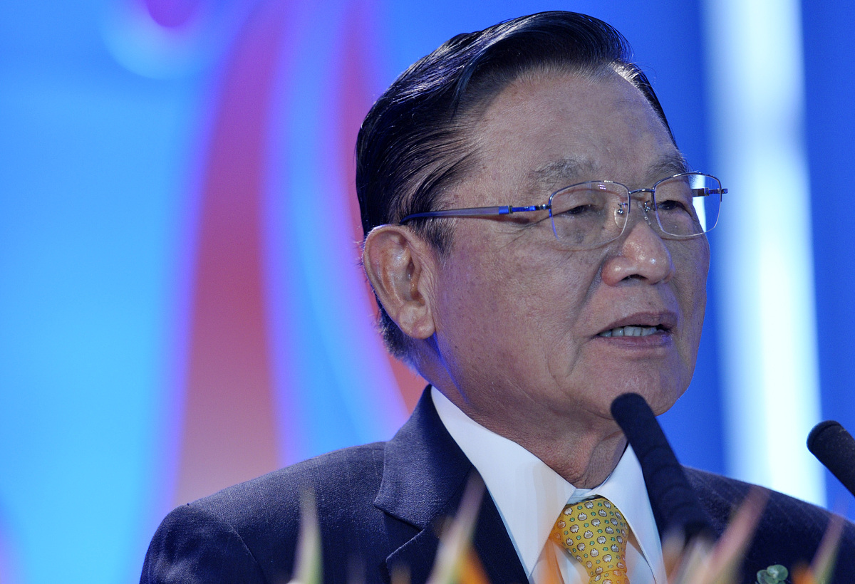 起一个关于推进两岸关系和平发展和国家统一反台独的简短的无标点的论文标题