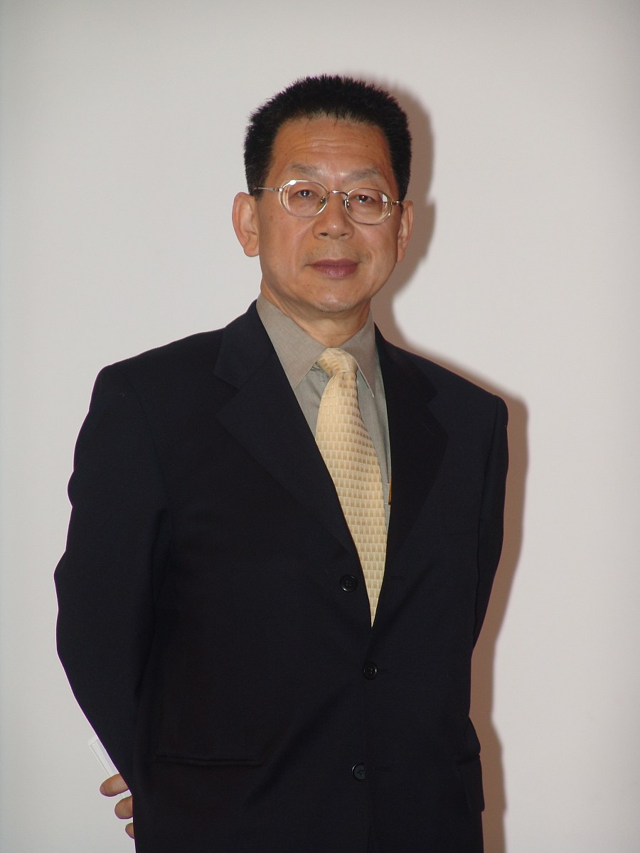 2005年8月19日,著名经济学家\凤凰卫视主持人石齐平.+++_+++总部经济