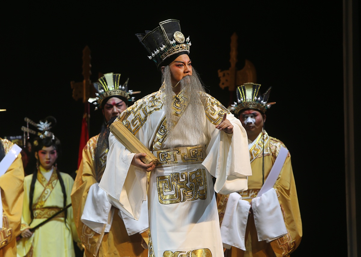 《史记》叙事艺术成就分析：从史实、生动和层次角度