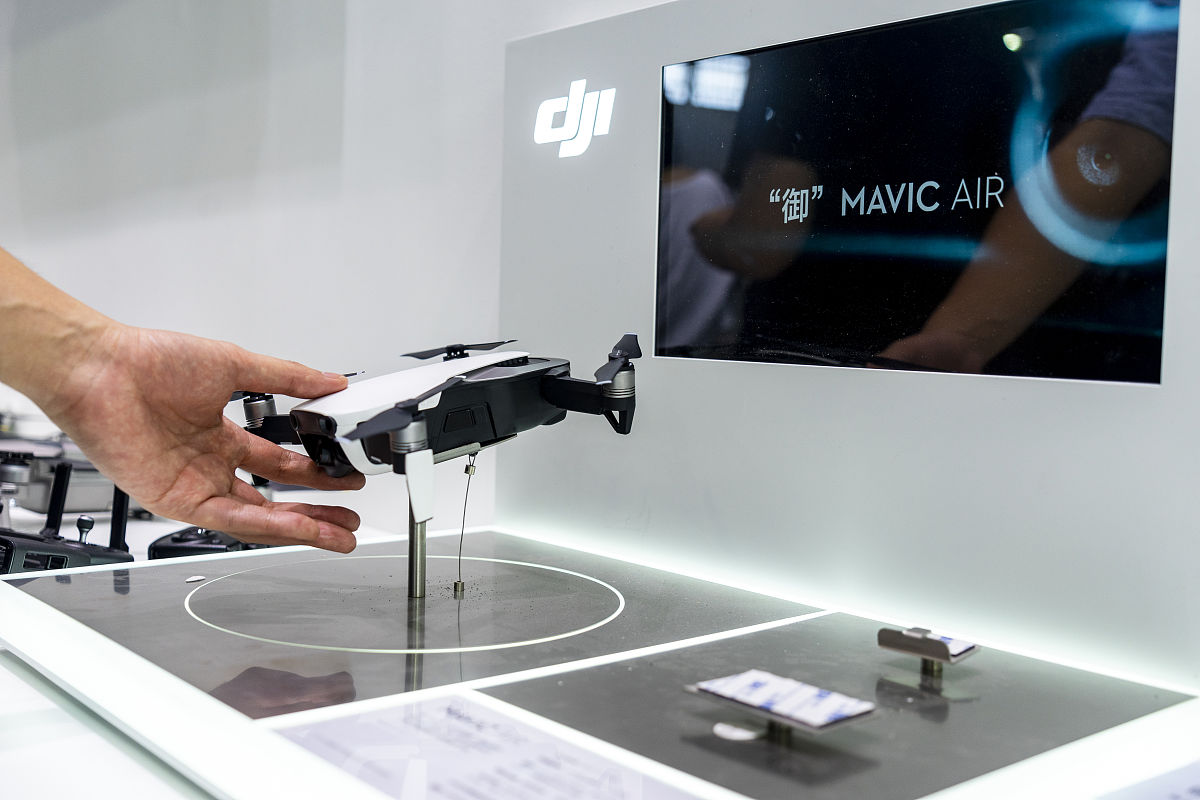 电容测距追踪手指动作实现VR设备的人机输入的创业方案