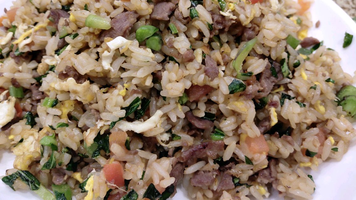 西红柿牛肉炒饭 牛肉鲜嫩 米饭芳香 健康又营养 大人小孩都爱吃