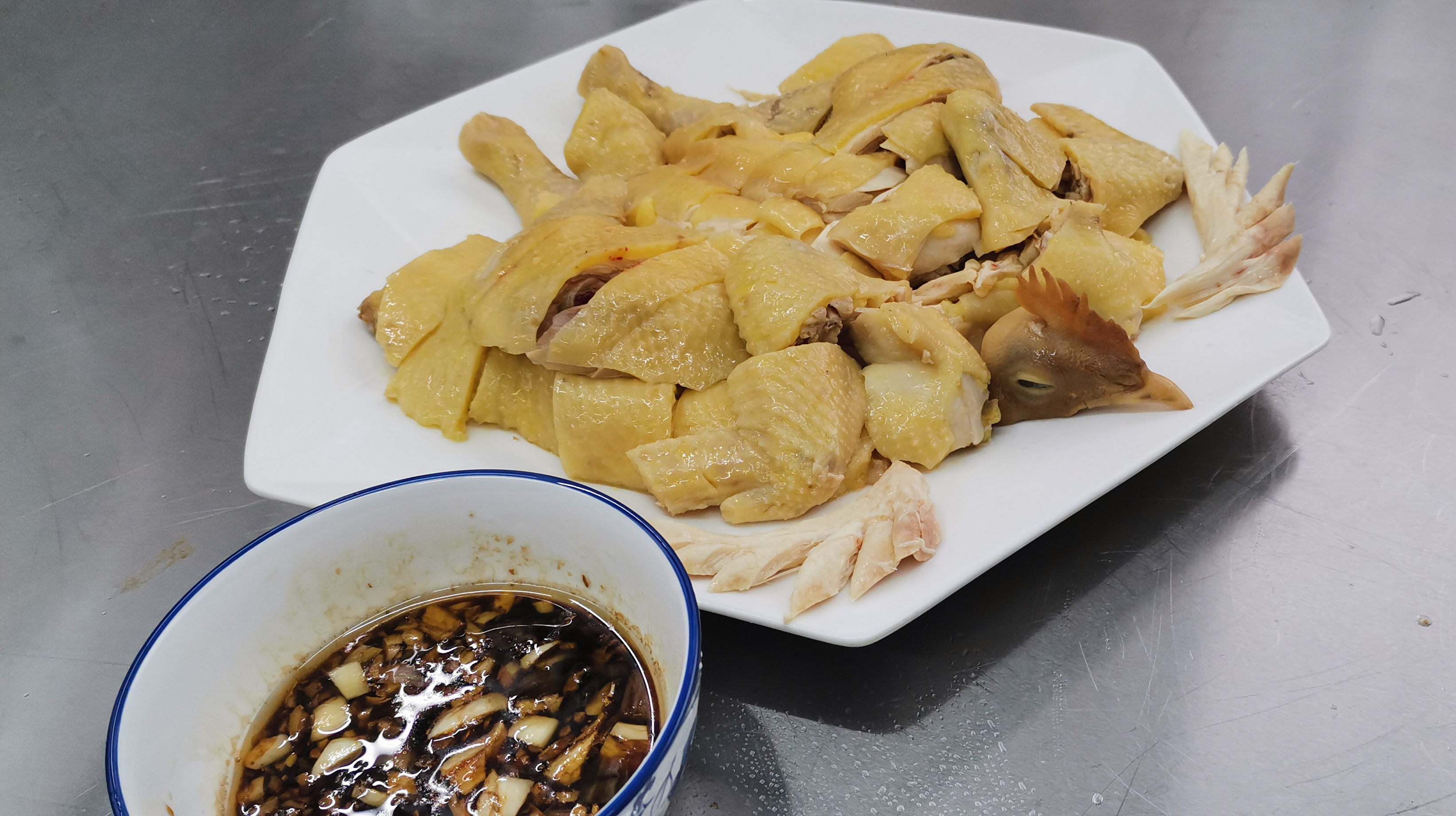 大厨分享广东湛江白斩鸡这样做出来的鸡肉质滑嫩