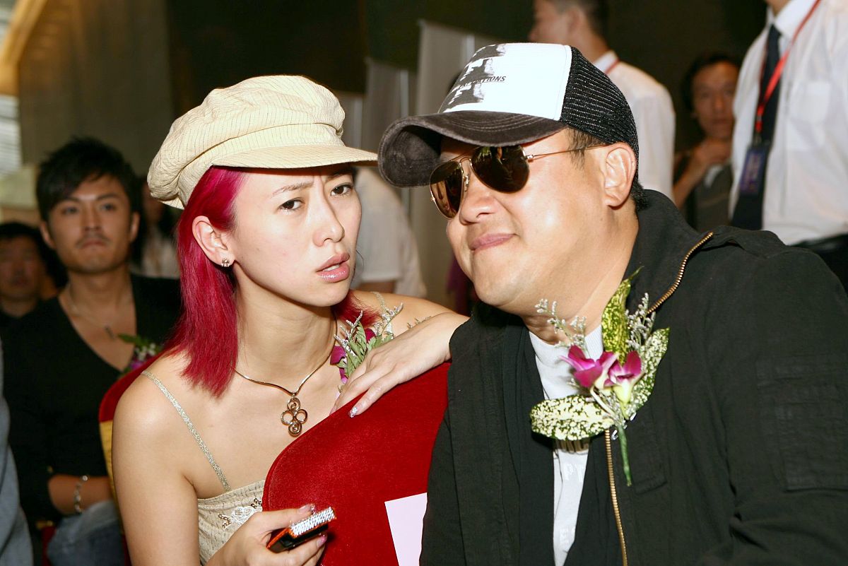 2006年9月28日,电视剧《现代美女》在上海开机.翁红,曾志伟+++_+++现