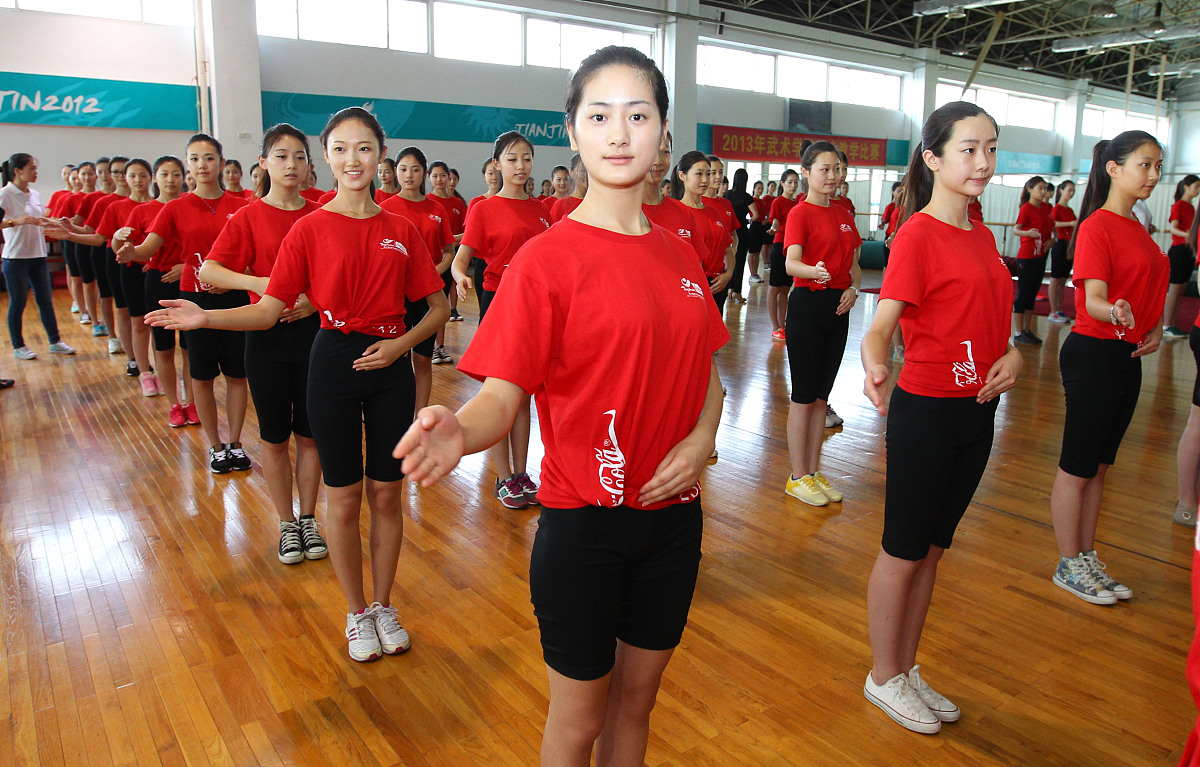 蚌埠工艺美术学校服装展示与礼仪：艺术与职业的平衡