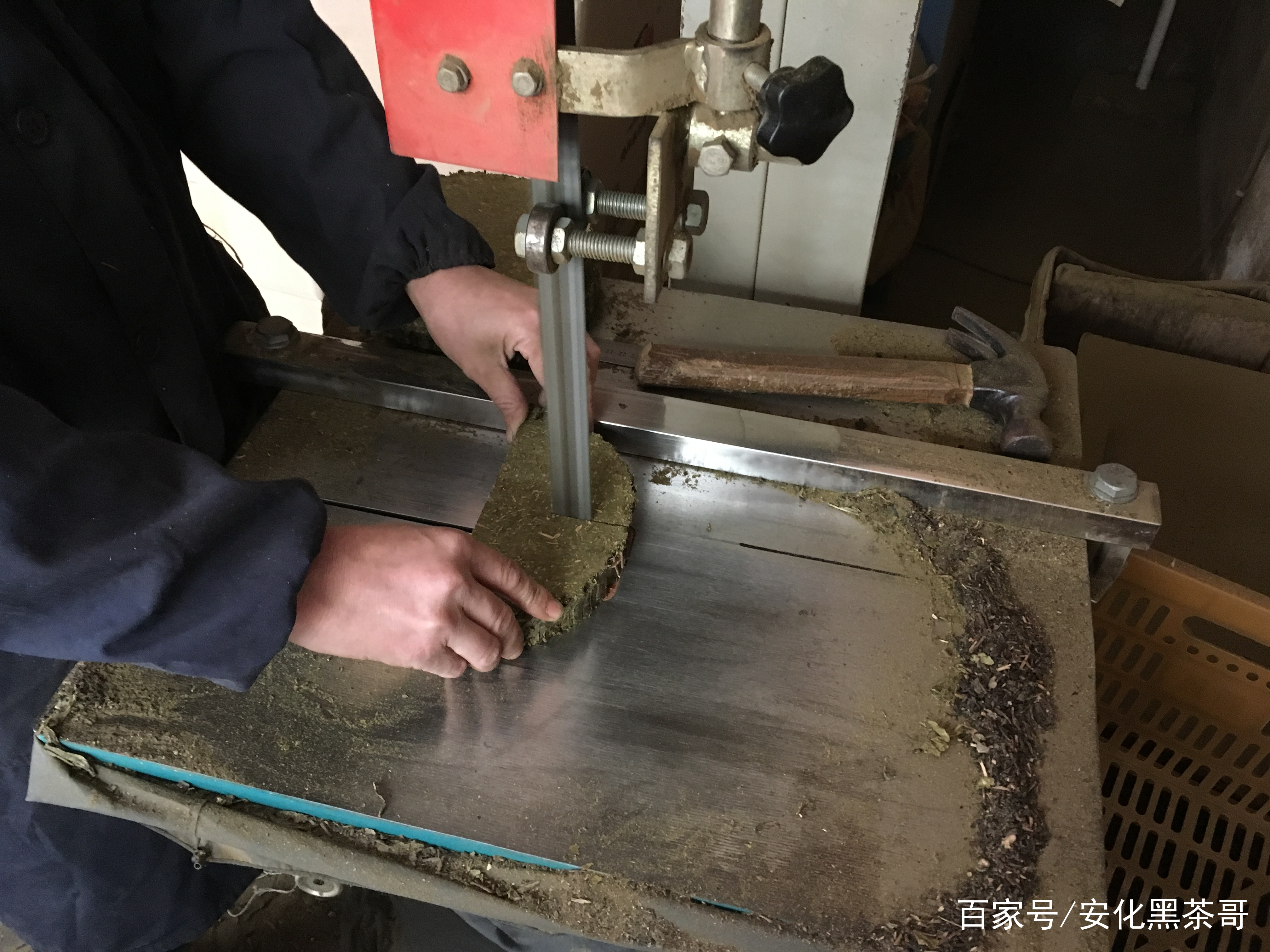 相比安化黑茶的功效与作用,我更喜欢千两茶的