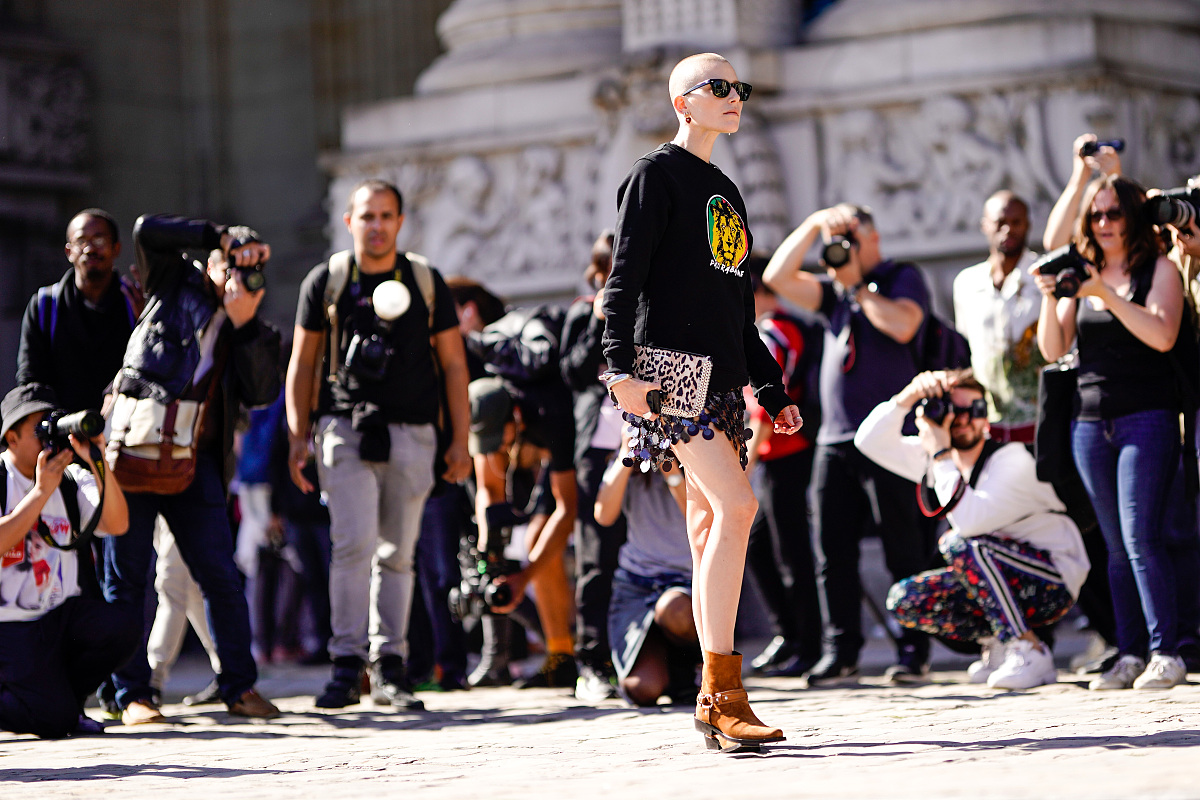 光头讲课的时候穿什么衣服合适