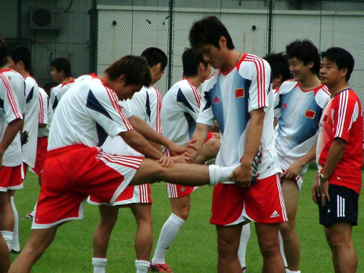 2004年8月2日下午,中国队队员们正常在工体外场进行了训练.+++_+++04