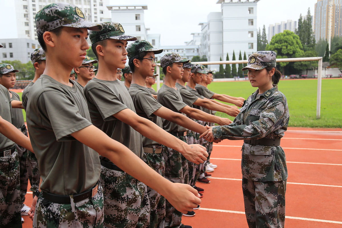 军训感悟：踏步、正步、齐步交替的升华之旅