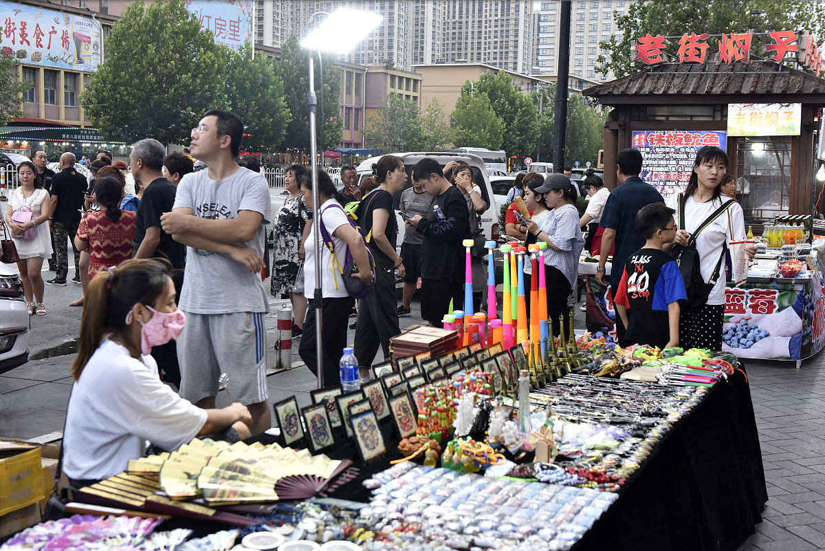 请你详细的安排一下我与相亲对象在石家庄桥西区一天的游玩与吃饭地点