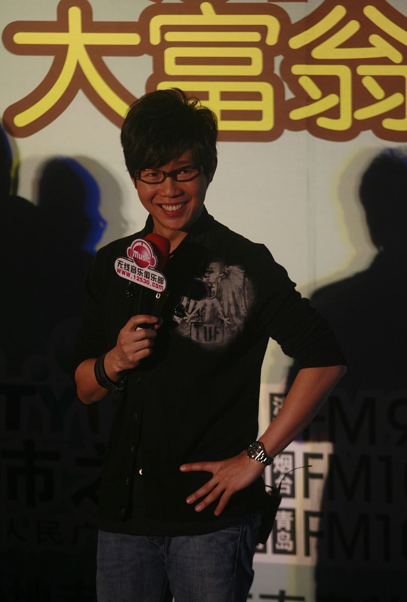 2009年11月16日,济南,"品冠——爱情大富翁"全国巡回歌友会济南站演出