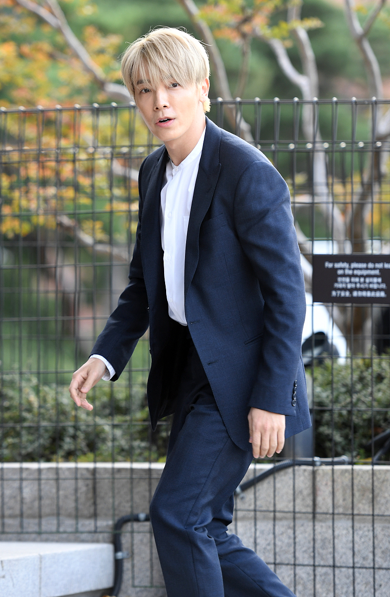 "双宋"婚礼:章子怡现身少女感十足 金喜善,朴宝剑,崔智友到贺