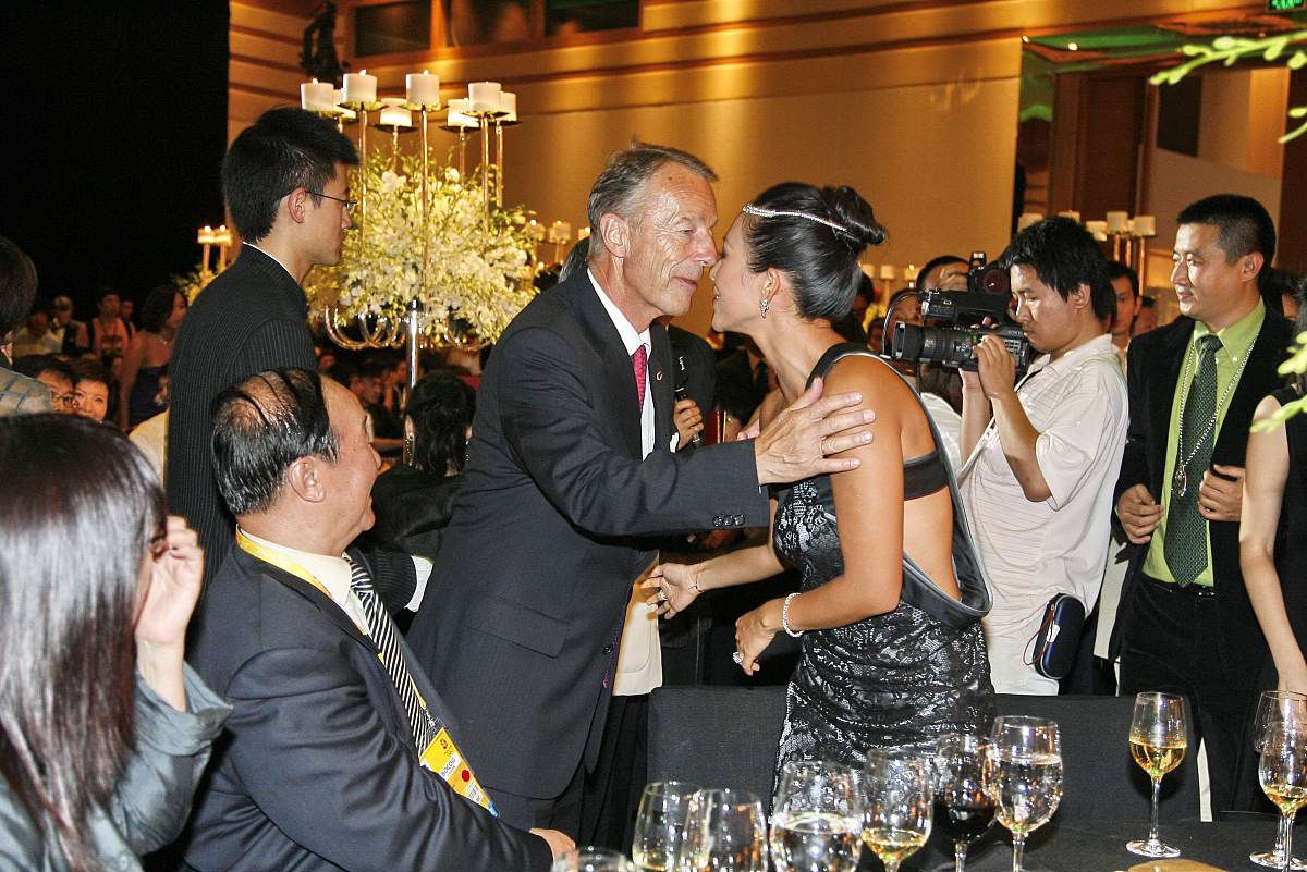 一女性朋友因为和前男友复合和现男友分手