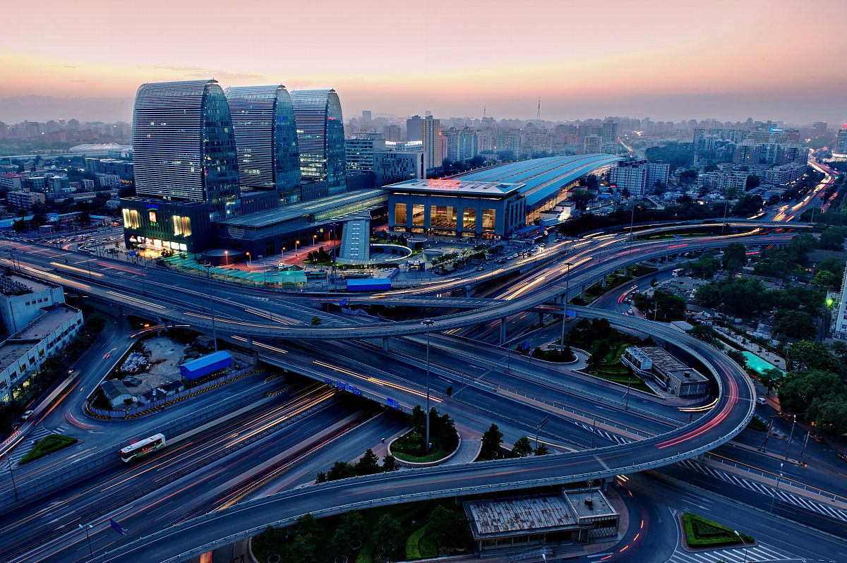 朋友从西双版纳开车回海南帮忙开五个小时车应该坐动车到哪个地方汇合好一点呢？