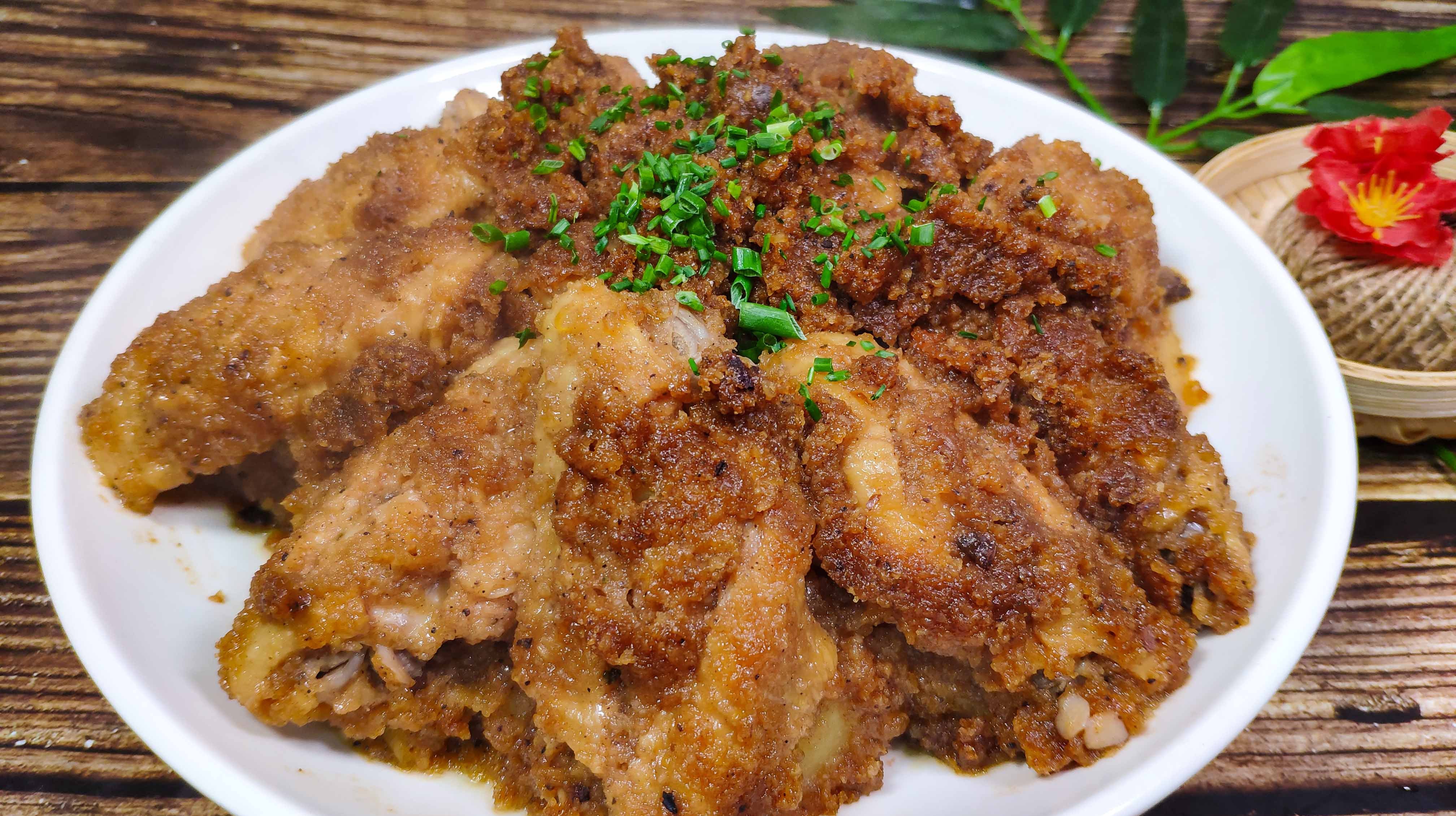 2个土豆,10个鸡翅,不用炒不用炸,软烂入味,上桌就光盘!
