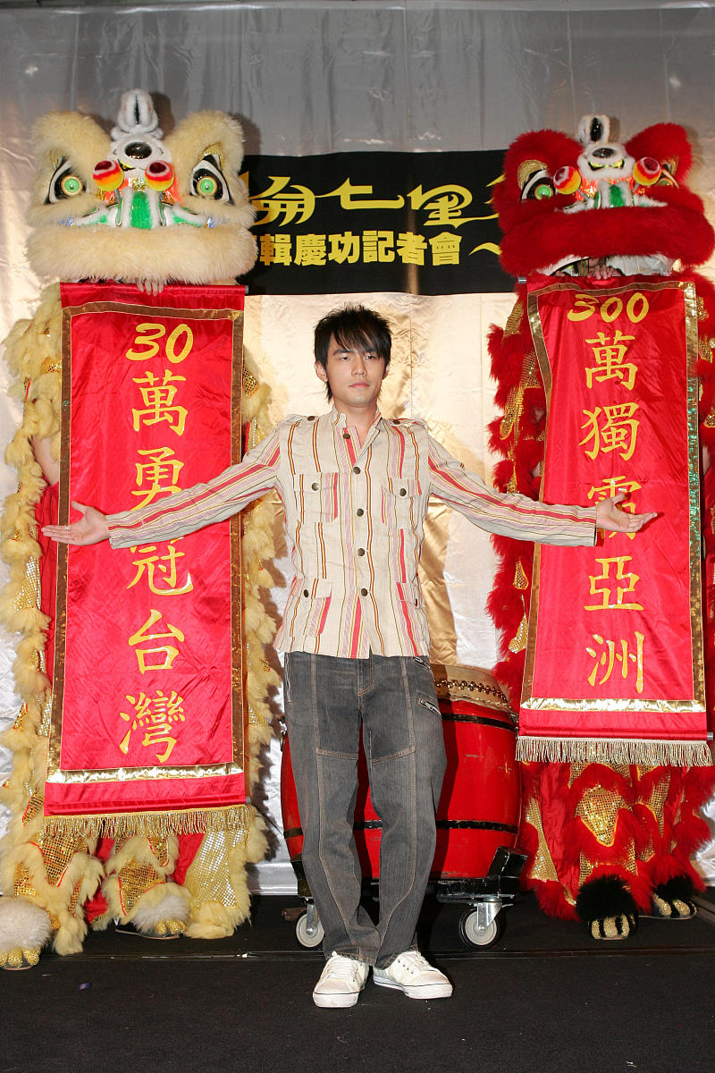 周杰伦《七里香》：经典之作，旋律优美，歌词深刻