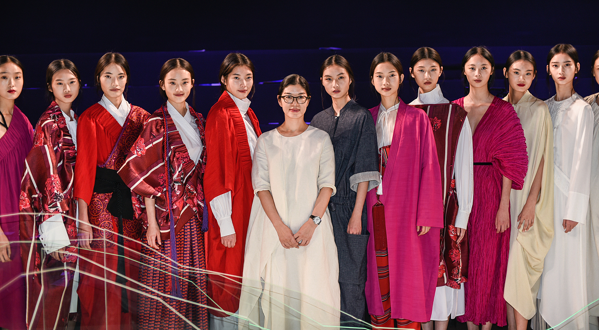 如何克服对女性外貌的过度关注？