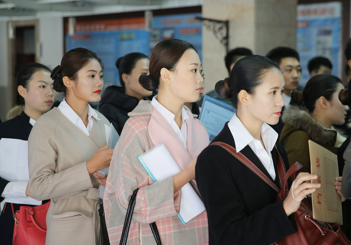 西安女生学铁路学校就业前景分析：机遇与挑战并存