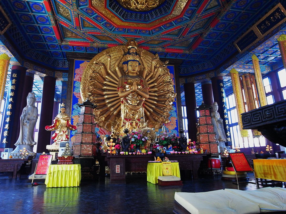 2011年2月17日,河北廊坊,佛教艺术博物院***_***金碧辉煌的佛教艺术博