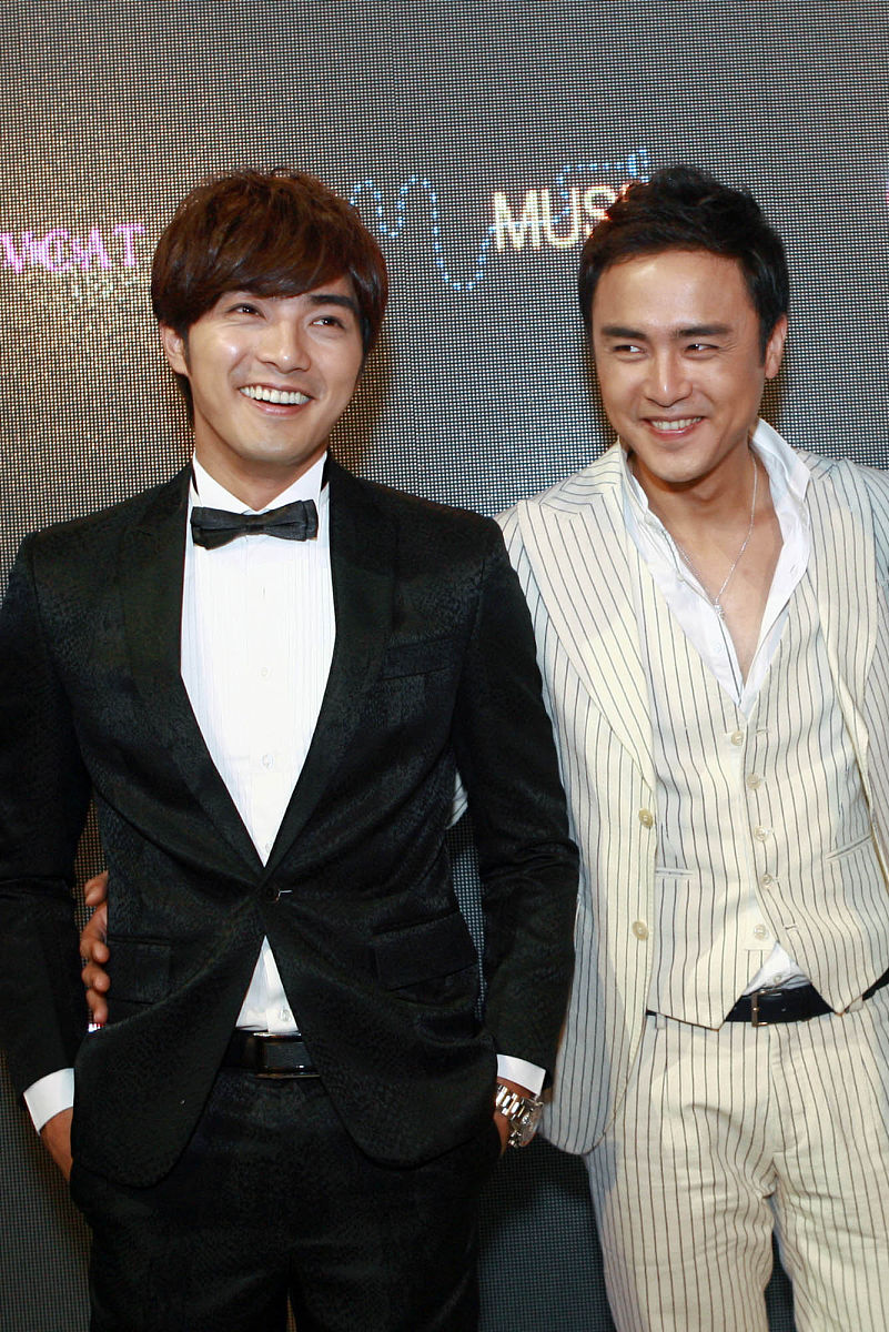 写一个剧本中学班级里青春励志、感人