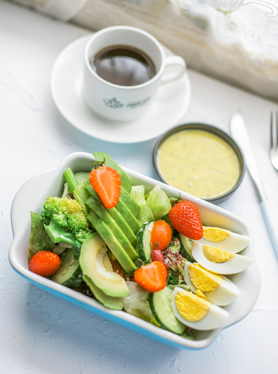 减脂攻略中晚餐的饮食选择是关键！为标题 写2个文案