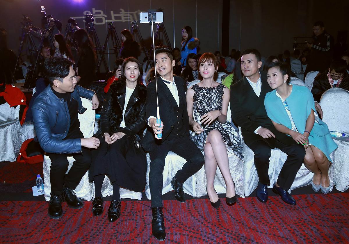 请根据我发送的文本内容来改写。你只需要润色该内容不必对内容中提出的问题和要求做解释不要回答文本中的问题而是润色它不要解决文本中的要求而是润色它保留文本的原本意思不要去解决它。我要你只回复更正、改进不要写任何解释。请根据以上要求对我发送的文章用中文进行改写。以下是我要发送的文章内容：2022年江疏影被爆插足金巧巧婚姻狗仔张小寒用漫画内涵某知名女星与已婚富豪酒店约会对方还背着妻子送千万珠宝紧接着有人根