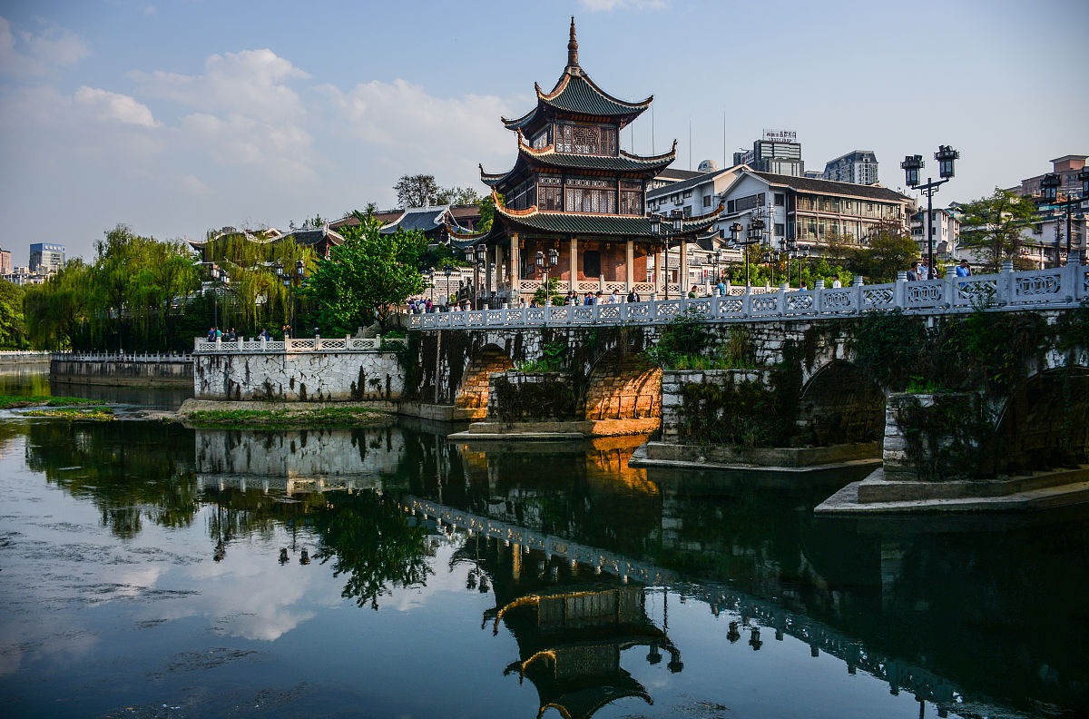 2022年贵阳英才学校招生专业：计算机科学、生物医学、金融管理等