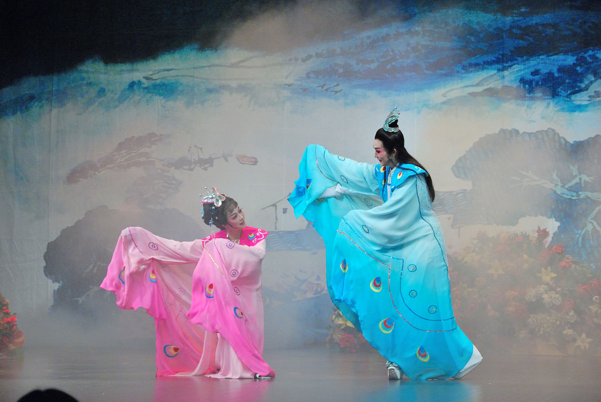 2015年10月18日,北京,《梁祝》越剧上演.梁祝越剧,详细讲述了梁山伯与