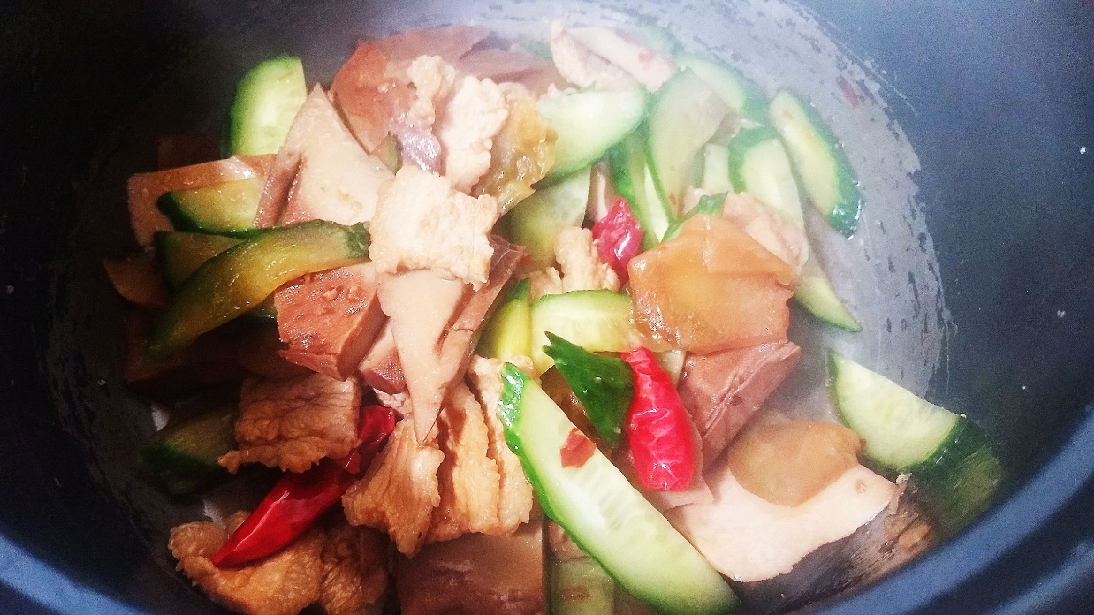 农村小伙用3块钱,做了一道“青瓜炒肉片”,外形好看,口味鲜美
