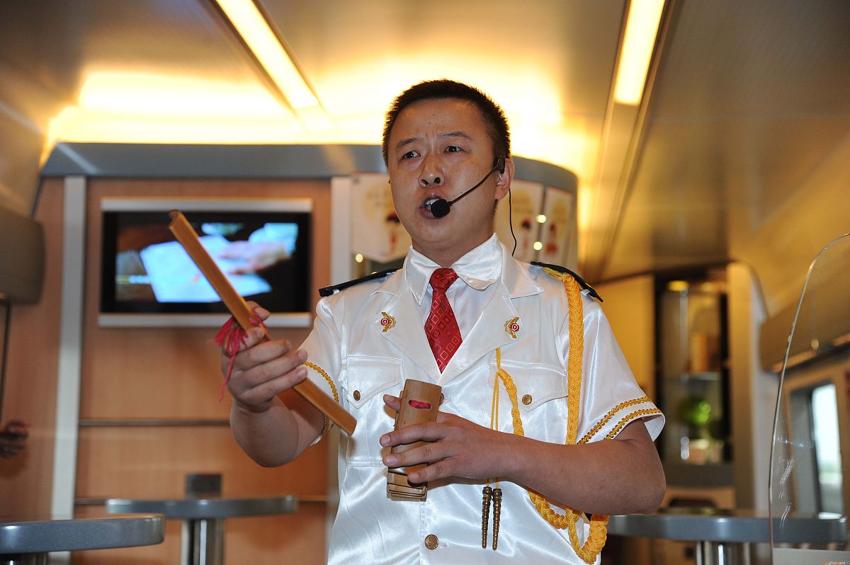 银行工作朗诵：斗争精神与艰辛历程