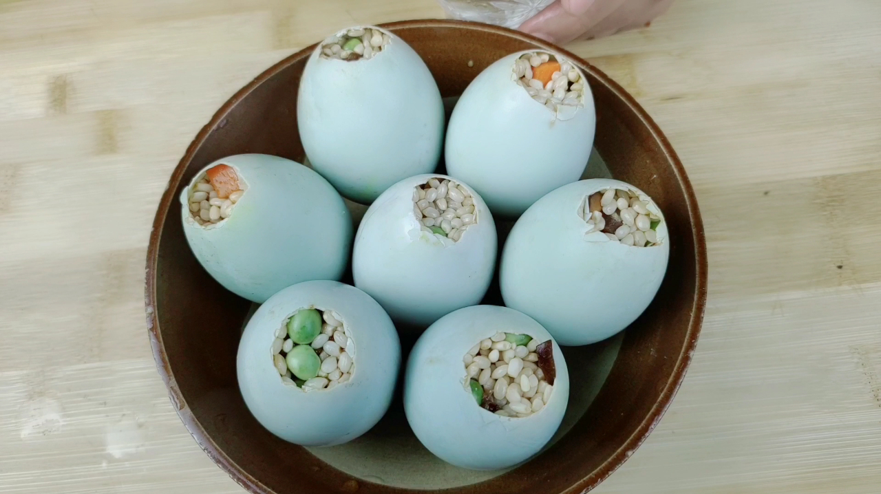 不一样的粽子,用咸鸭蛋来做,形状味道都很特别