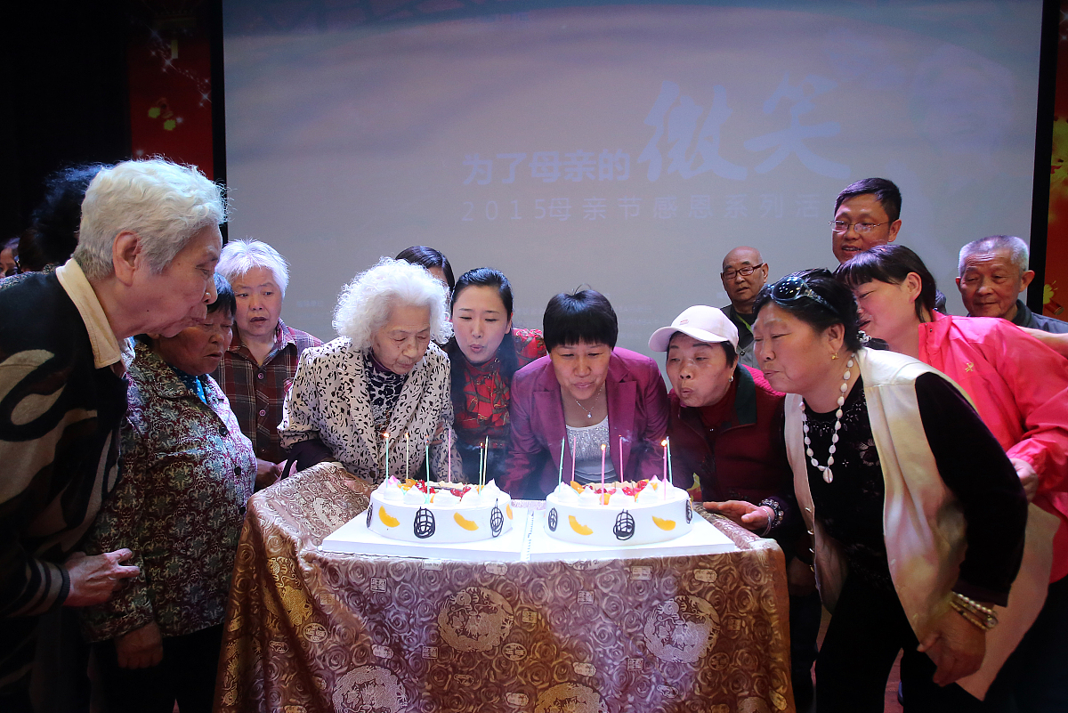 写点祝酒词。50字。客人是妹夫的外地舅舅来旅游已经半个月才告诉我们二十年前也在我们这个地方工作过后来去南方了我们要请吃顿饭。