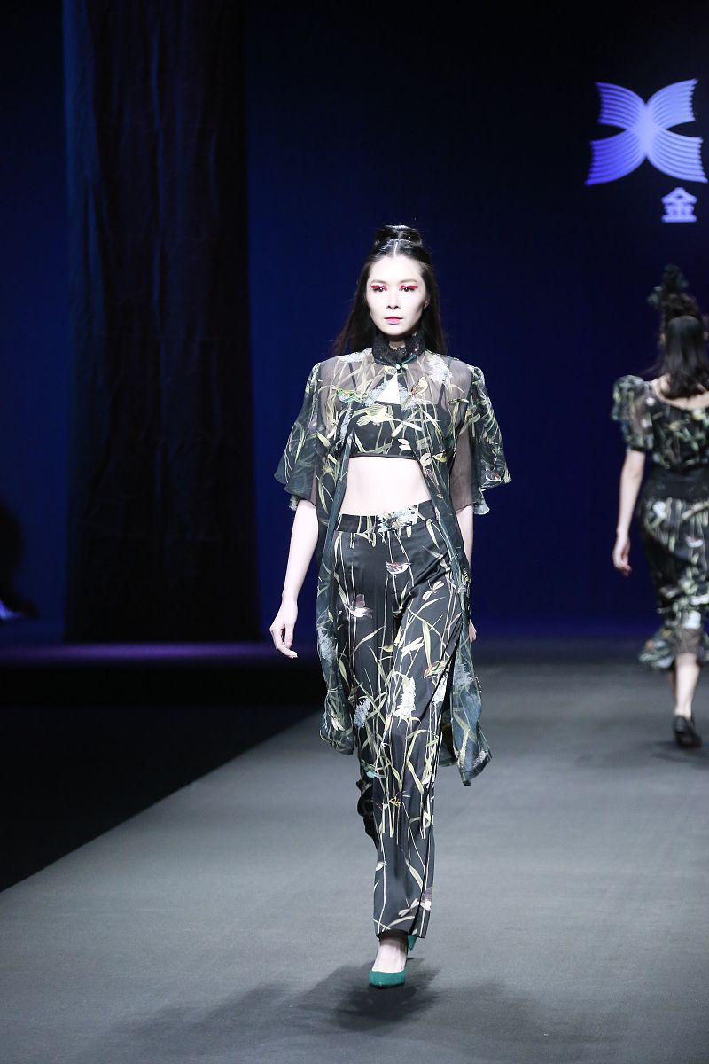 服装宣传语：抓住顾客眼球的10句金句