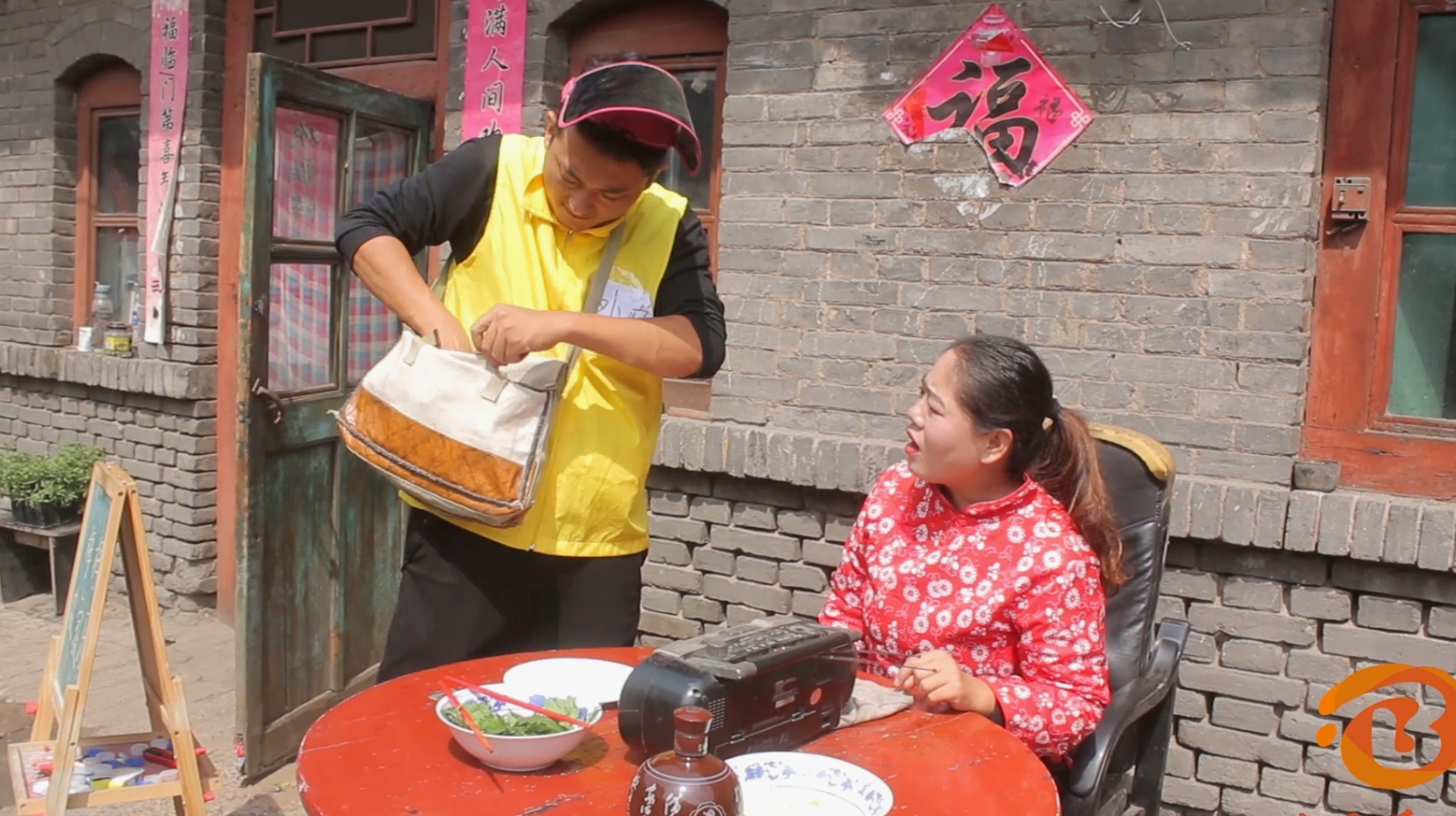 外卖小伙取餐遇厨师下班,没想自己动手做起了红烧鱼,太有才了